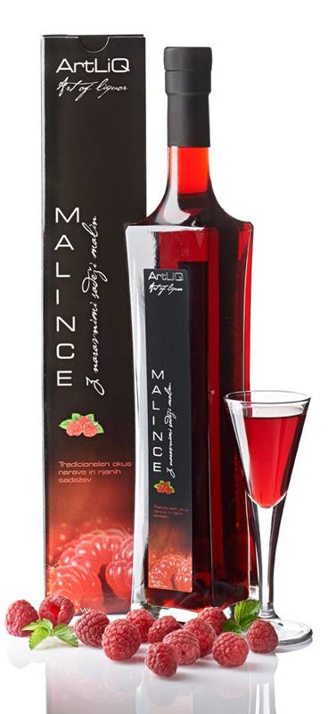 Raspberry liqueur with fruit